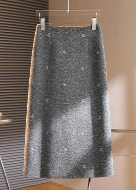 리본 자수 울터치 A라인 스커트