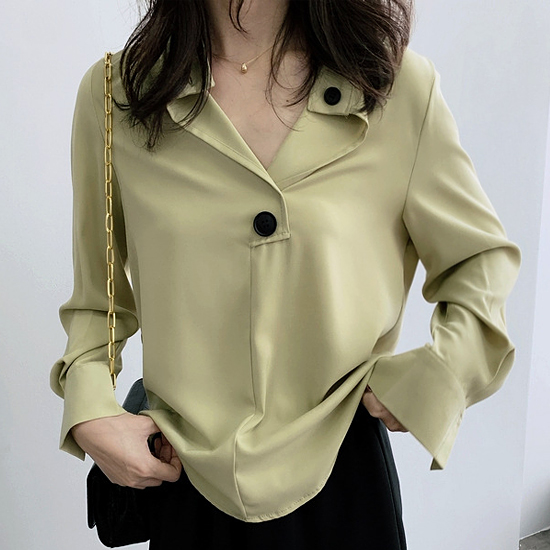[당일발송]  버튼 오픈 넥 블라우스