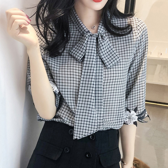 [당일발송] 자수 소매 체크 리본 블라우스