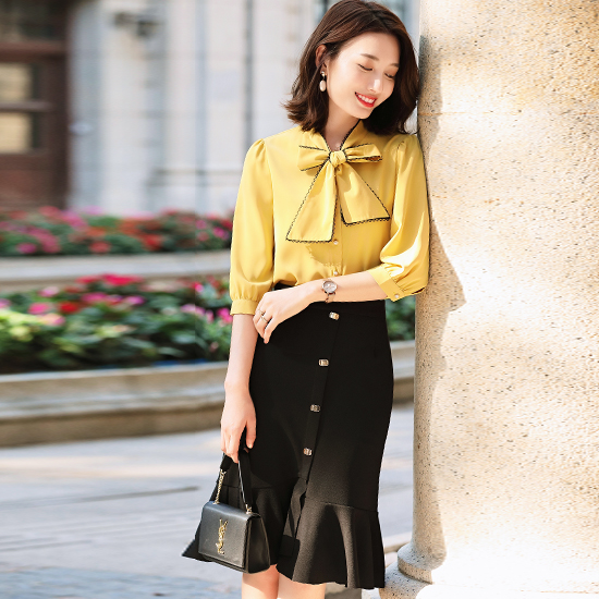 ◈[당일발송]브이넥 프릴 진주 단추 블라우스