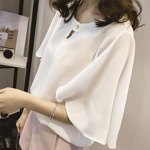 [당일발송] 플랩 포인트 넥라인 벨소매 블라우스