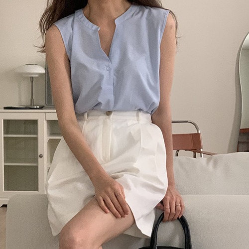 루즈핏 헨리넥 나시 블라우스