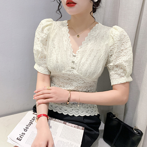 큐빅 버튼 레이스 시스루 V넥 블라우스 