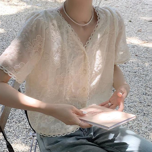 로맨틱 플라워 자수 블라우스