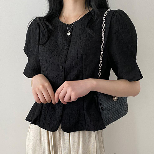 페미닌 라운드 퍼프 블라우스