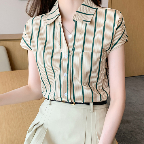 세련된 스트라이프 오픈카라 블라우스