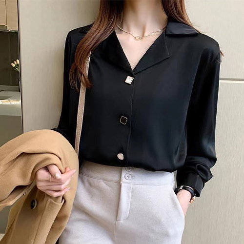 스퀘어 버튼 오픈 카라 블라우스