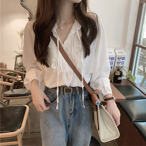 리본끈 화이트 프릴넥 블라우스