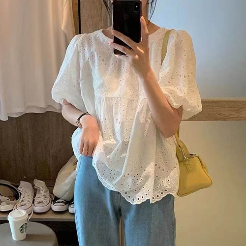 청순한 펀칭 자수 화이트 블라우스