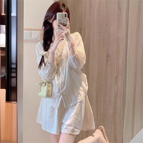 .  화이트 패턴 블라우스&A라인 하프팬츠 2SET