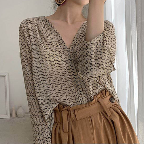 잔잔한 패턴 브이넥 긴팔 블라우스