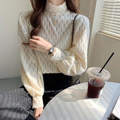 펀칭 시스루 폴라 블라우스