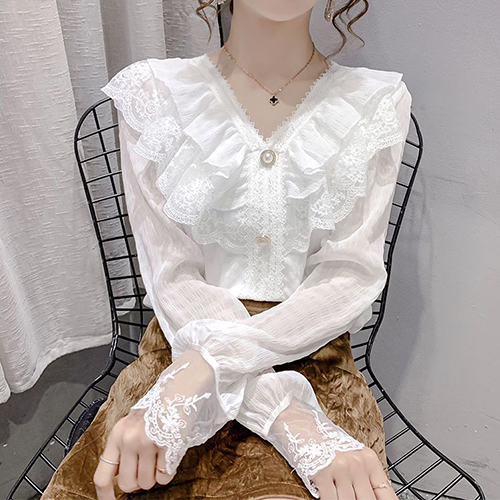 페미닌 레이스 프릴 브이넥 블라우스