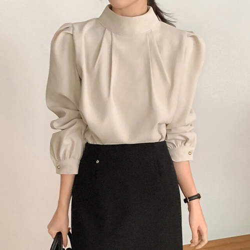 프렌치 하이넥 셔링 퍼프 블라우스