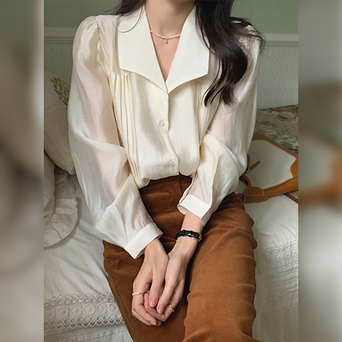 실키 플리츠 와이드 카라 블라우스