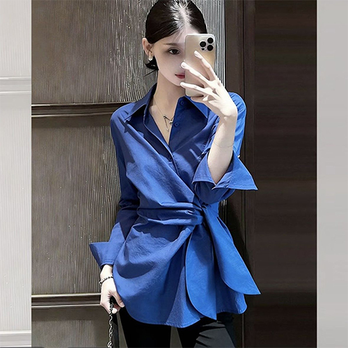 세련된 블루 카라 랩디자인 블라우스