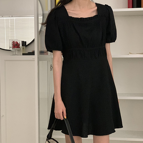 스퀘어 프릴 퍼프 원피스