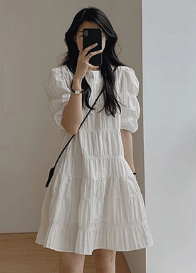 여성스러운 주름 퍼프 원피스