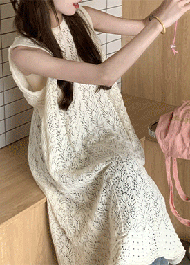 슬리브리스 펀칭 니트 원피스