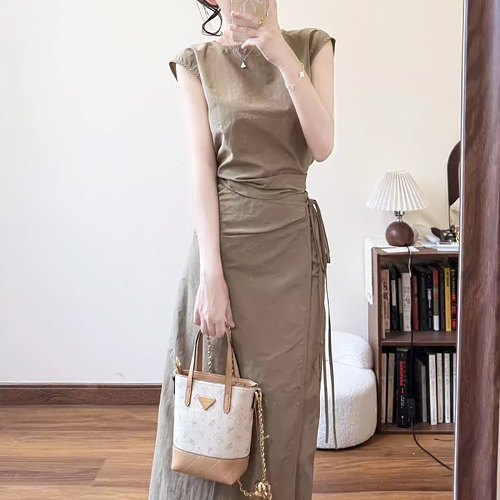 심플 블라우스&스트랩 롱 스커트 2SET
