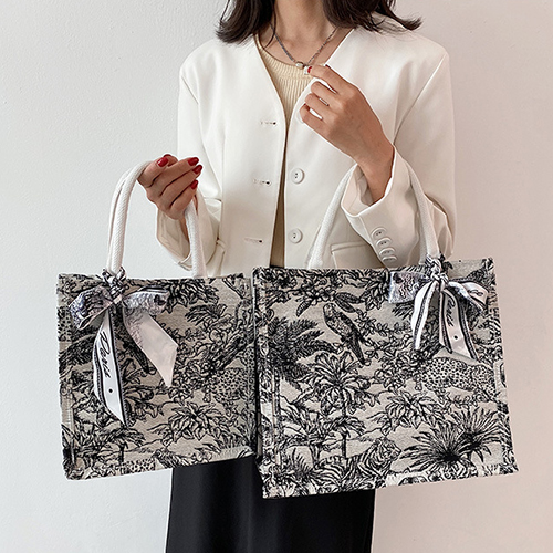 ◈[당일발송] 와일드 패턴 스카프 토트백