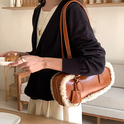 ◈[당일발송] 몽글 양털 레더 숄더백