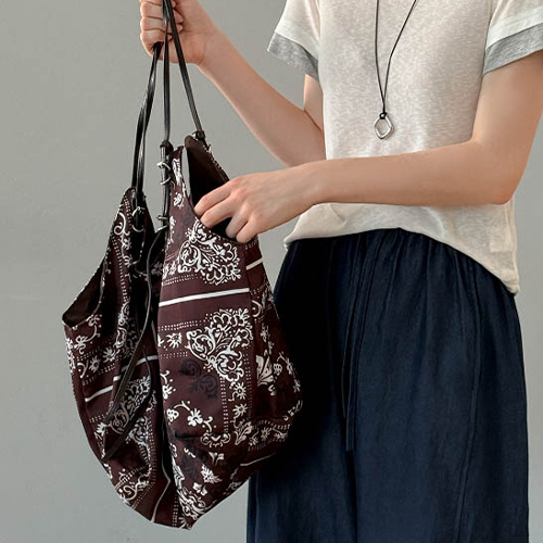 페이즐리 가죽 스트랩 숄더백