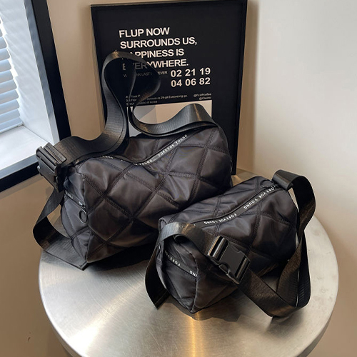 다이아 퀼팅 블랙 크로스백