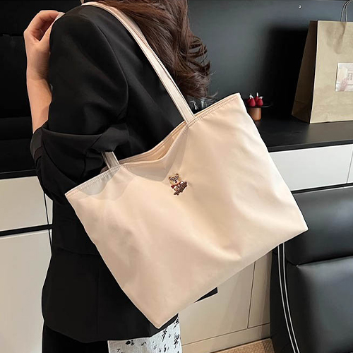 곰돌이 자수 스퀘어 데일리 숄더백