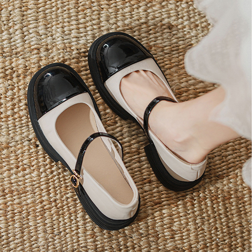 클래식 투톤 유광 메리제인 슈즈