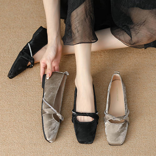 스퀘어토 꼬임 디테일 플랫슈즈