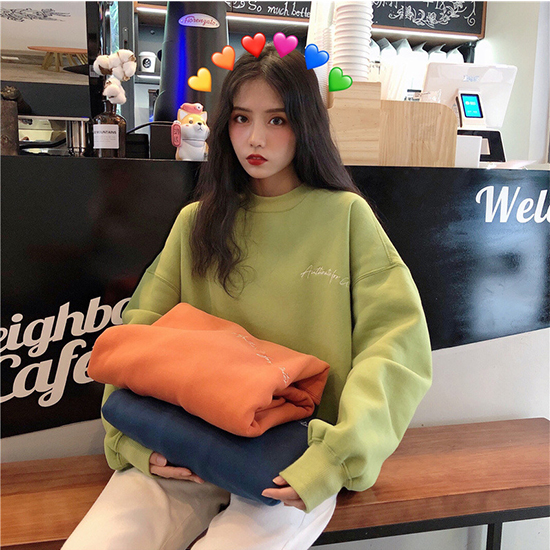 타이포 스티치 루즈핏 맨투맨티 