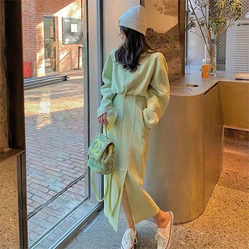 ◈[당일발송] 루즈핏 크롭 맨투맨+트임 뒷밴딩 롱 스커트 2SET