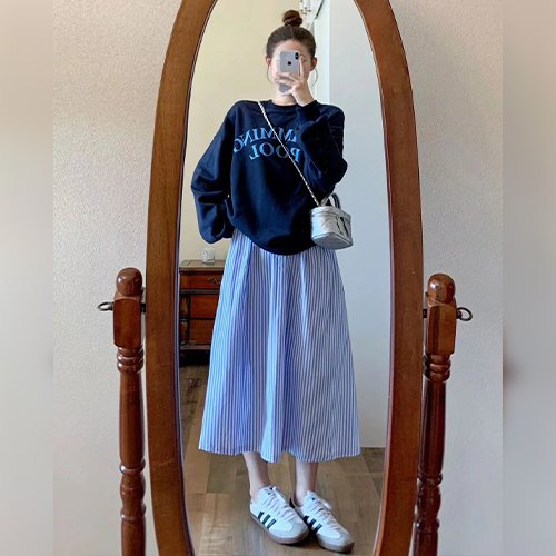 ◈[당일발송]★토요특가 자정마감 50%★스위밍 풀 캐주얼 맨투맨&스트라이프 스커트 2SET