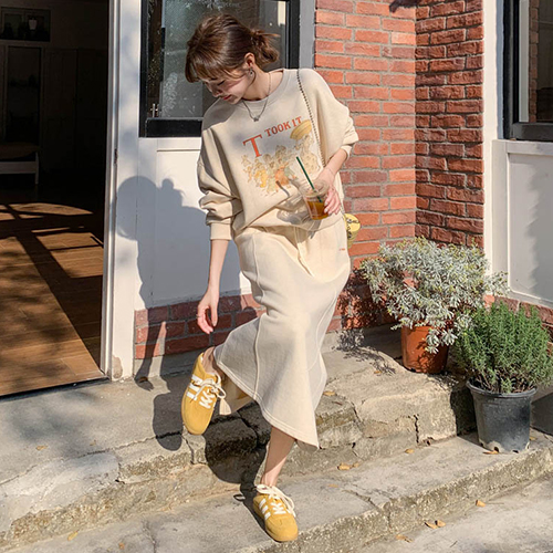 데일리룩 프린팅 맨투맨&스커트 2SET