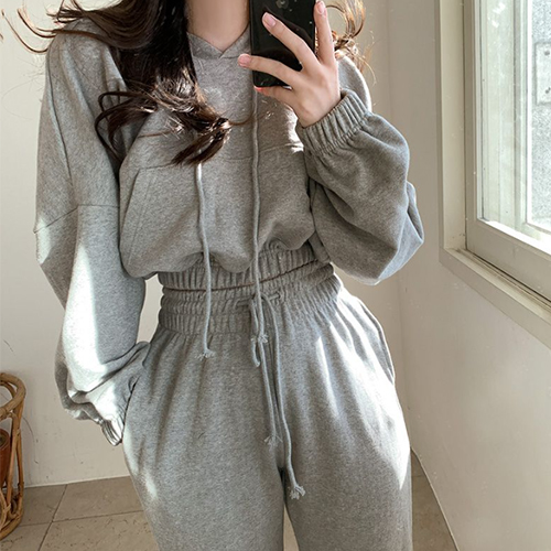 루즈핏 크롭 후드티&밴딩 조거 팬츠 2SET