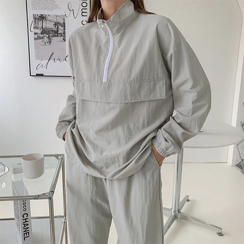 [당일발송] 반집업 바람막이 터틀넥 티셔츠+밴딩 조거 팬츠 2SET