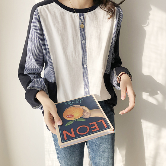 단추 디테일 스트라이프 배색 티셔츠