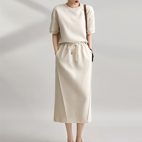 ◈[당일발송] . 캐주얼 크롭 반팔 맨투맨+절개 라인 밴딩 스커트 세트