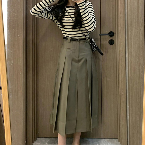 ◈[당일발송] 캐주얼 스트라이프 티셔츠&앞포켓 핀턱 스커트 2SET