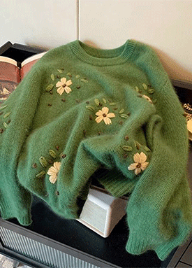 그린 플라워 자수 니트