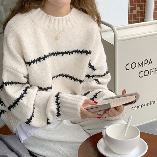 긴팔 스트라이프 라운드 니트 