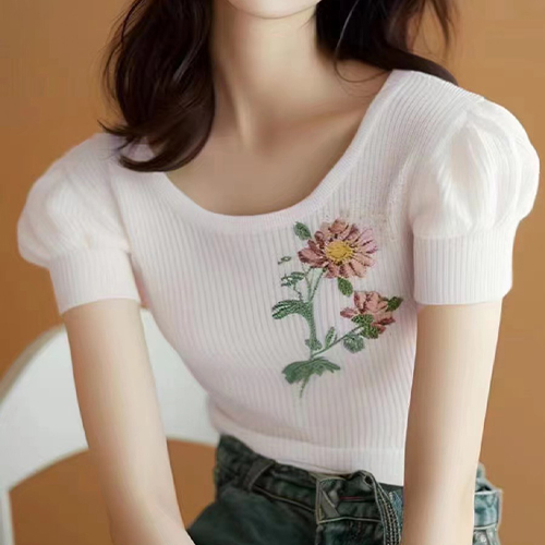 ◈[당일발송] 꽃 자수 퍼프소매 크롭 니트탑