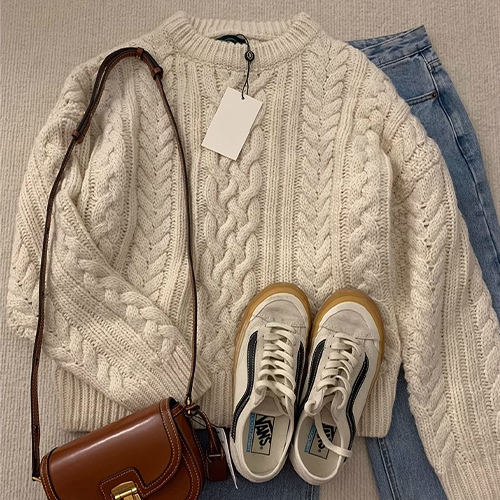 클래식 볼드 꽈배기 패턴 니트