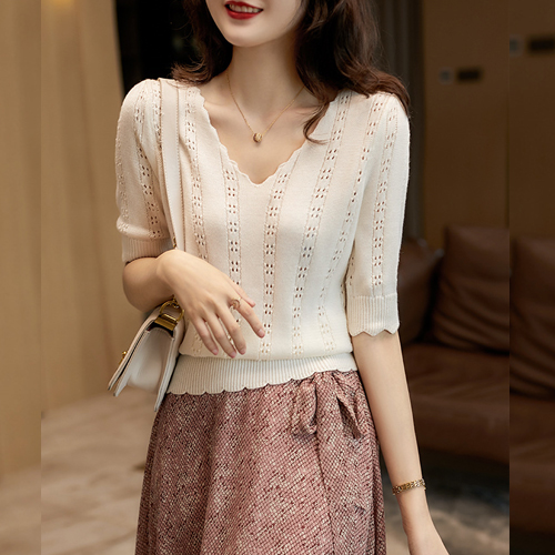 웨이브라인 아일렛 반팔 니트