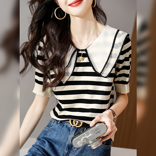 와이드 카라 줄무늬 패턴 니트