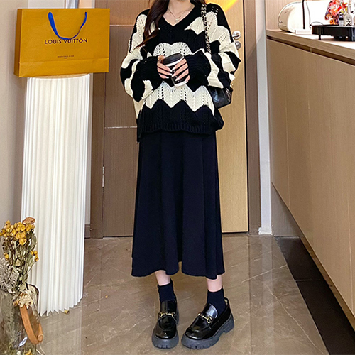 [당일발송] 브이넥 물결 펀칭 니트&심플 블랙 롱 원피스 2SET