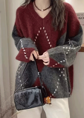 브이넥 아가일 루즈핏 니트