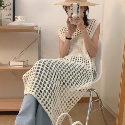 루즈핏 펀칭 짜임 니트 베스트