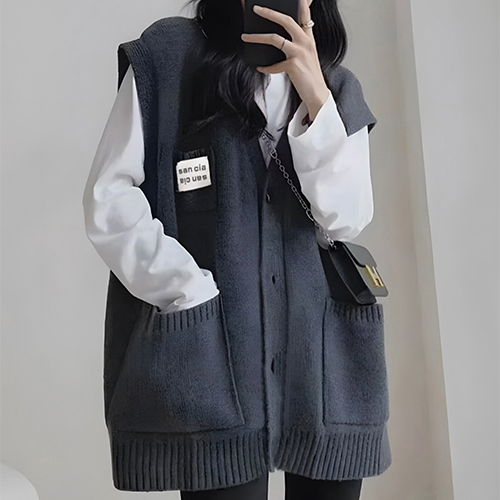 루즈핏 라벨 브이넥 니트 베스트